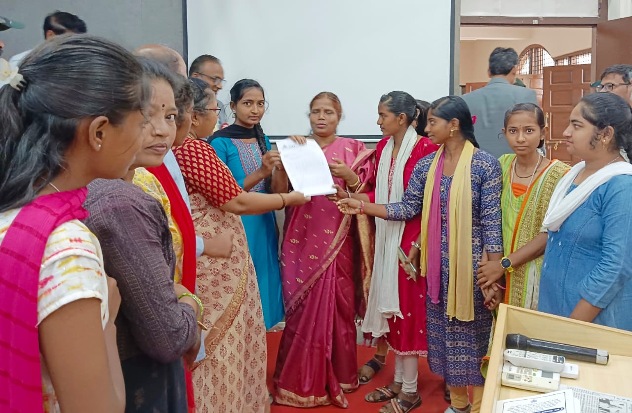 https://1ngo.sgp1.digitaloceanspaces.com/media/anthyodaya/Memorandum was submitted to DC of Bagalkot to insist to strengthen Child Protection Systems and erradicate child marriage  12-6-2024_pzxKLrQ.jpg